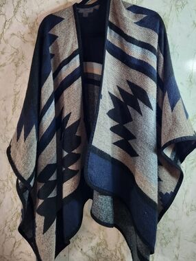 This & That Geo Pattern Poncho /Wrap